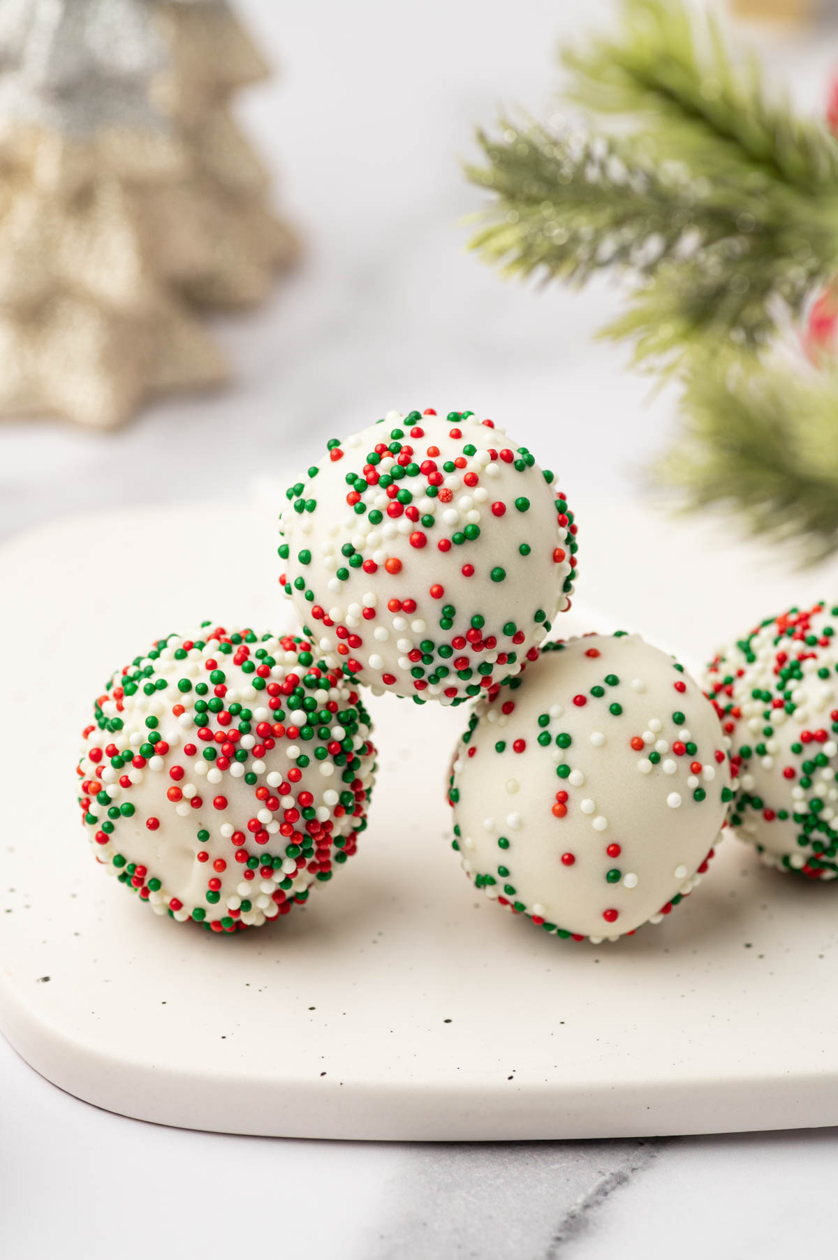 Three CHRISTMAS cake pops stagged 