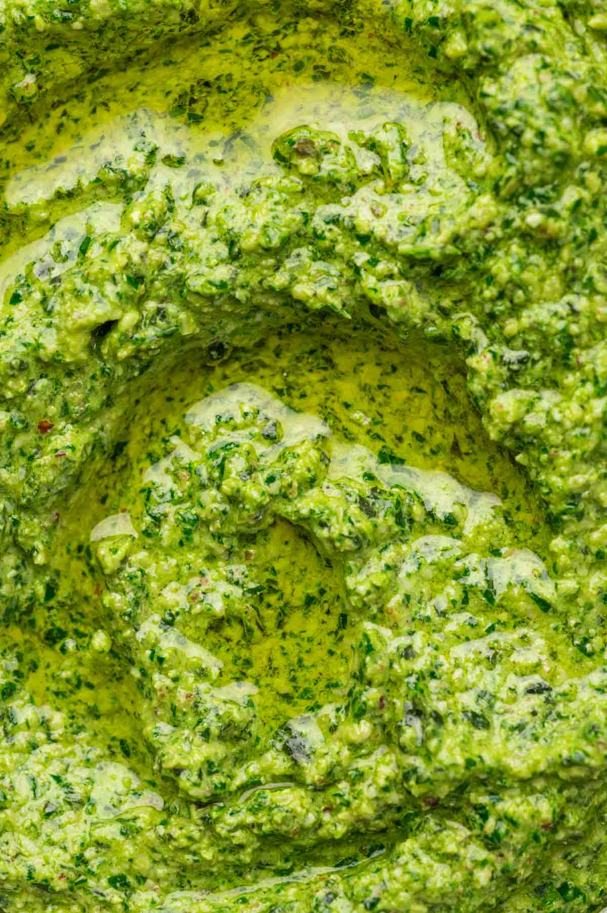 Texture of bail pesto without pine nuts