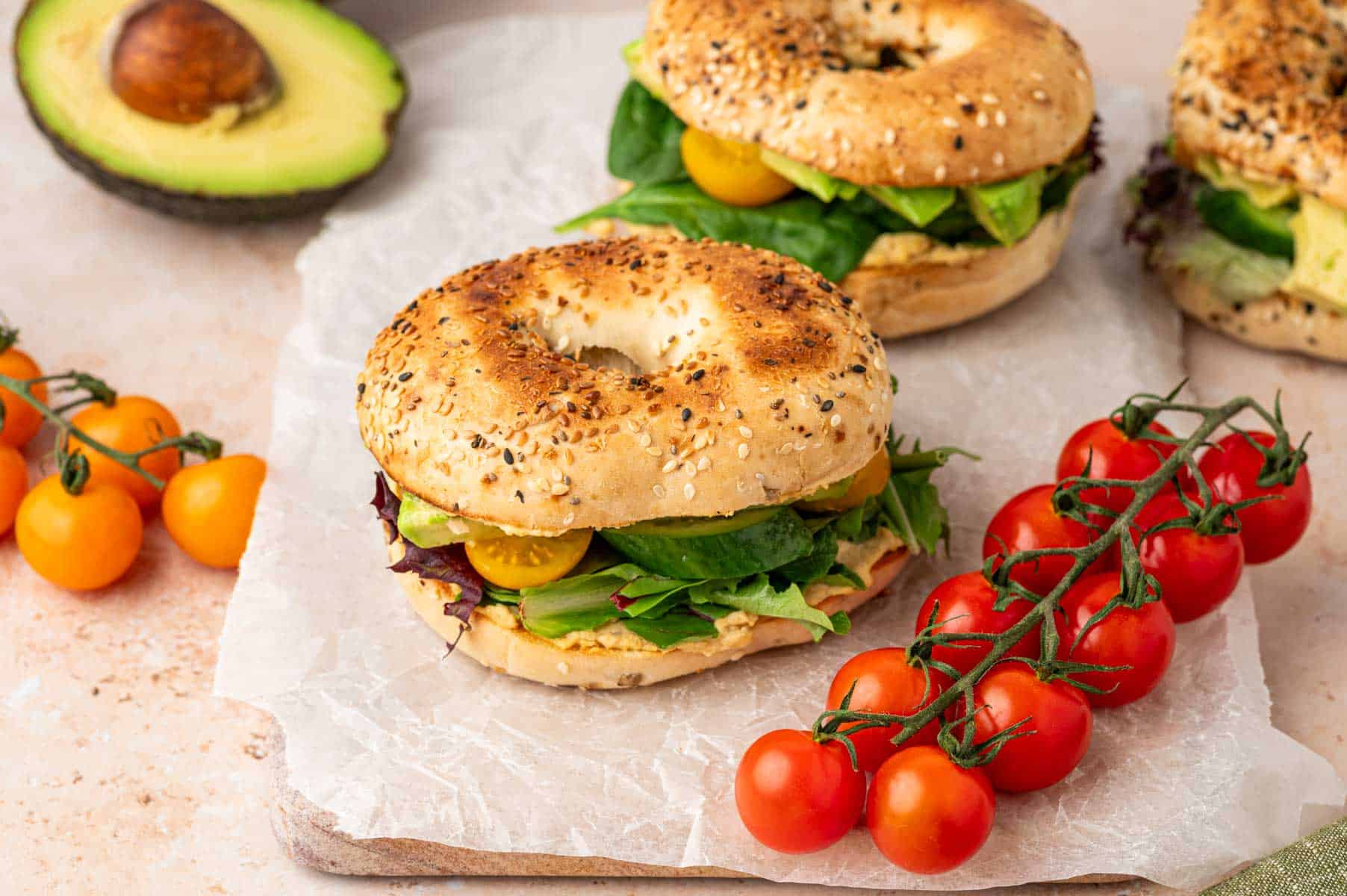 Delicious hummus bagel sandwich with colorful veggies and a creamy hummus spread, perfect for a healthy breakfast or lunch.