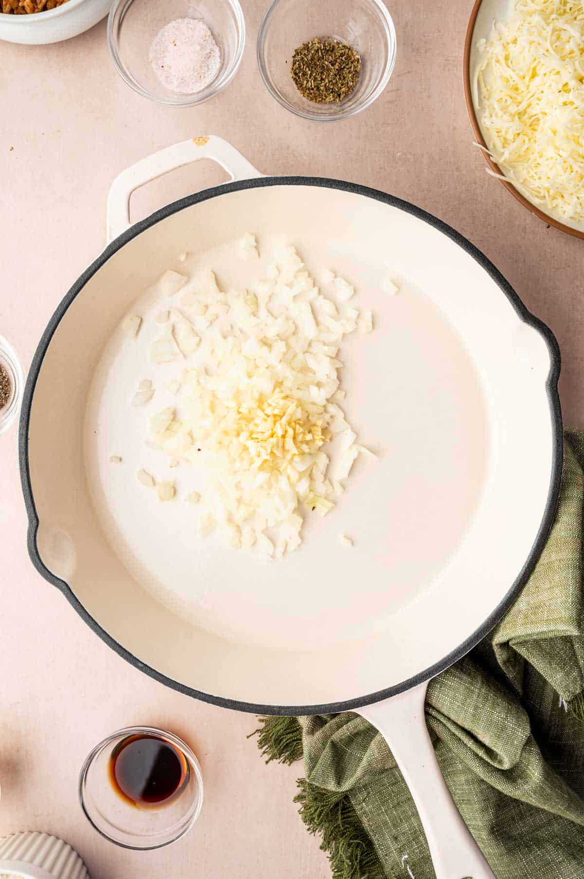 In a large skillet, butter, onion and garlic are readt to sauté.