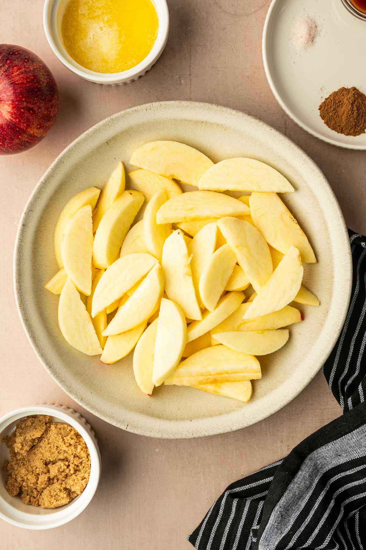 Sliced apples placed in a bowl .